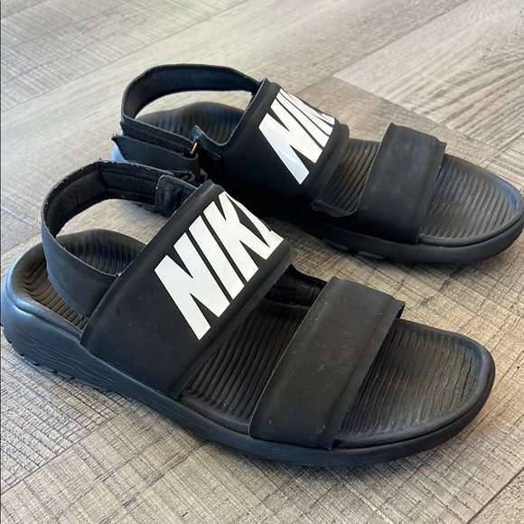 Nike Open Toe women size 9 Black Sport Sandals with Adjustable Straps - Picture 3 of 6